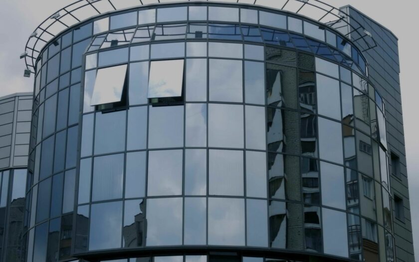 Фасадное остекление: современный облик и функциональность зданий